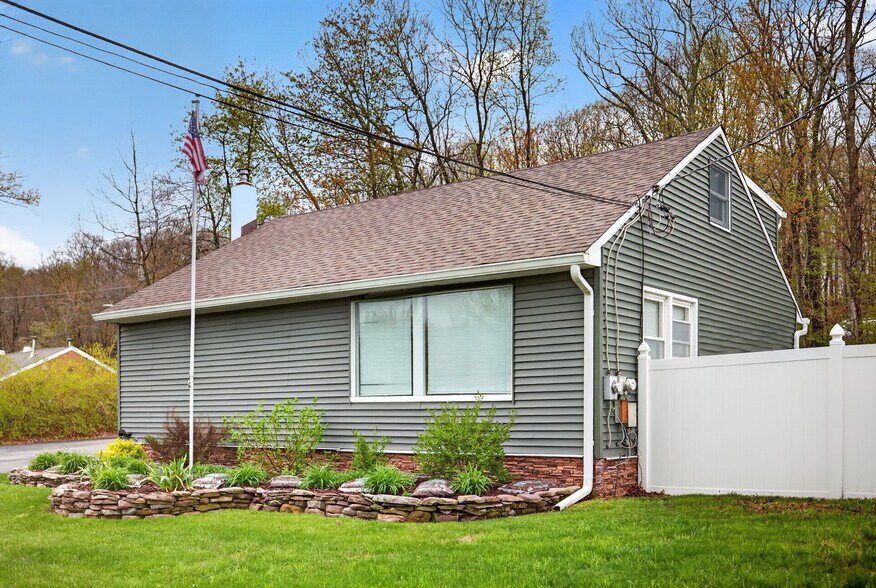 More Photos Of 187 Breakneck Rd, Highland Lakes Storefront Retail Residential For Sale
