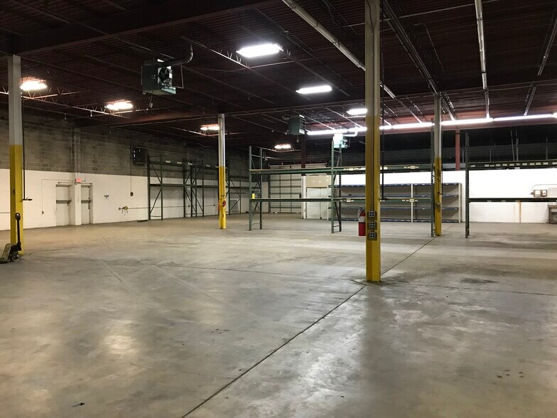 More Photos Of 3817 Air Park St, Memphis Warehouse For Sale
