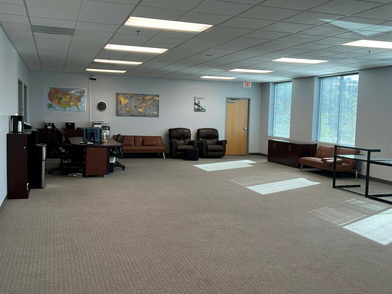 More Photos Of 28715-28727 W Industry Dr, Valencia Distribution For Sale