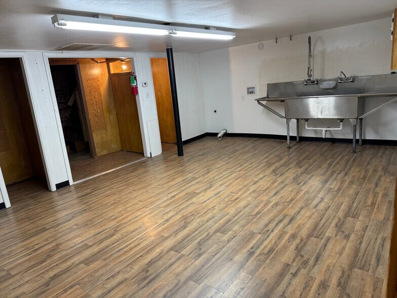 More Photos Of 409-411 W Chickasha Ave, Chickasha Storefront Retail Office For Lease