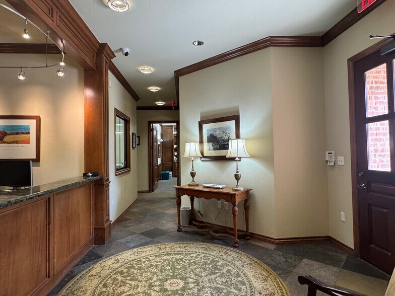 More Photos Of 1425 NW 150th St, Edmond Office For Sale