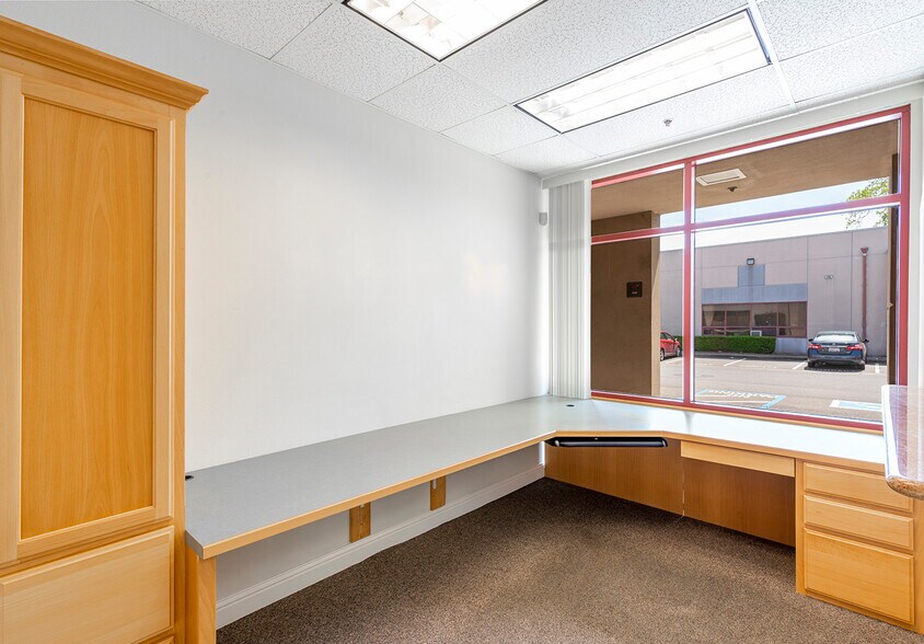 More Photos Of 7975 Cameron Dr, Windsor Warehouse For Sale