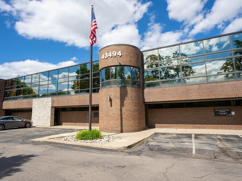 More Photos Of 43494 Woodward Ave, Bloomfield Hills Medical For Lease