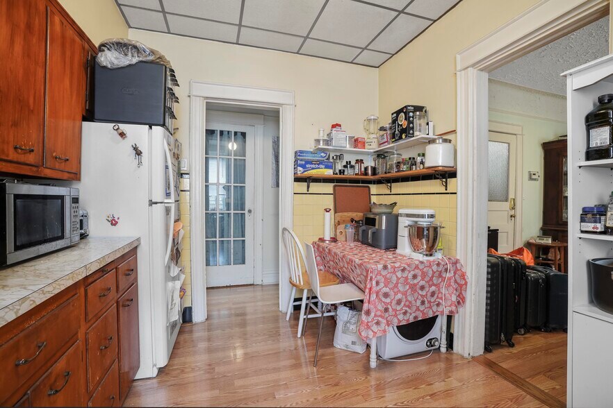 More Photos Of 6046 Putnam Ave, Ridgewood Apartments For Sale