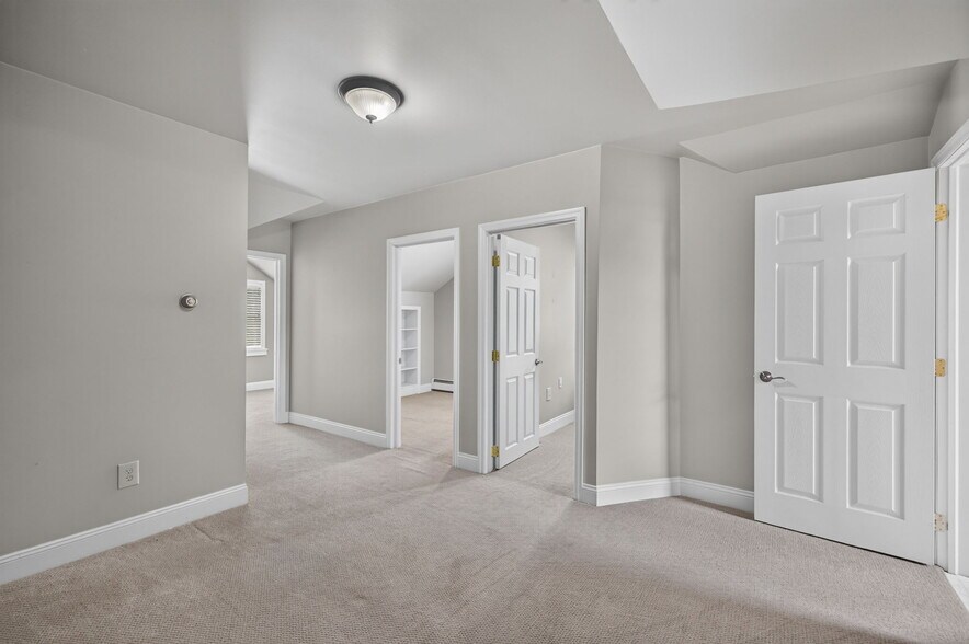 More Photos Of 330 Mahoning St, Milton Office For Sale