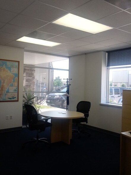 More Photos Of 1427 Vanderwilt Ln, Katy Warehouse For Lease