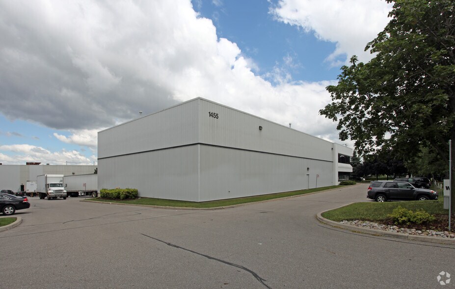 More Photos Of 1455 Courtneypark Dr E, Mississauga Warehouse For Lease