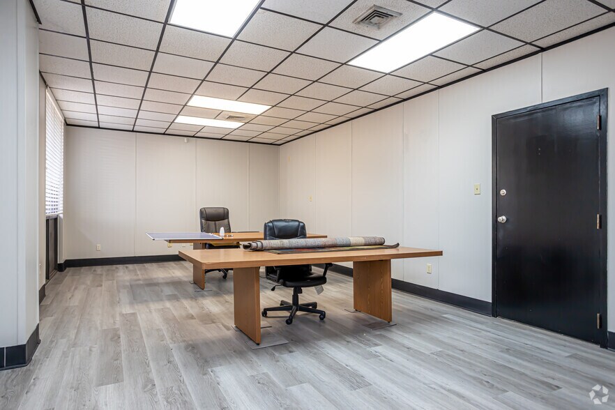 More Photos Of 3315 Demetropolis Rd, Mobile Office For Sale