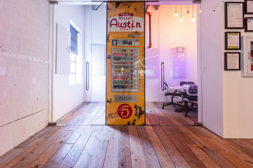 More Photos Of 111 W 6th St, Austin Office For Lease