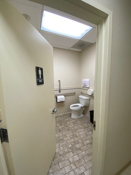 More Photos Of 406 Corlies Ave, Allenhurst Office For Lease