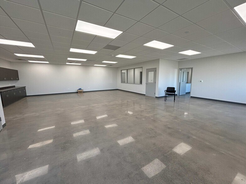 More Photos Of 423 Southgate Ct SW, Cedar Rapids Manufacturing For Lease