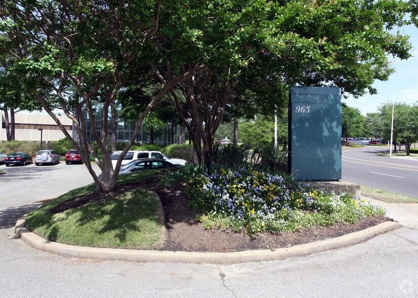 More Photos Of 965 Ridge Lake Blvd, Memphis Office For Lease