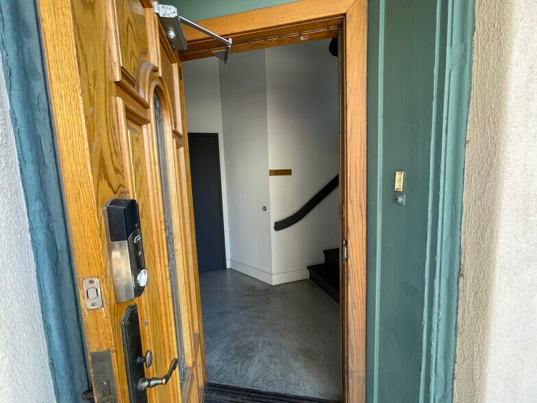 More Photos Of 200 E Chapman Ave, Orange Storefront Retail Office For Lease