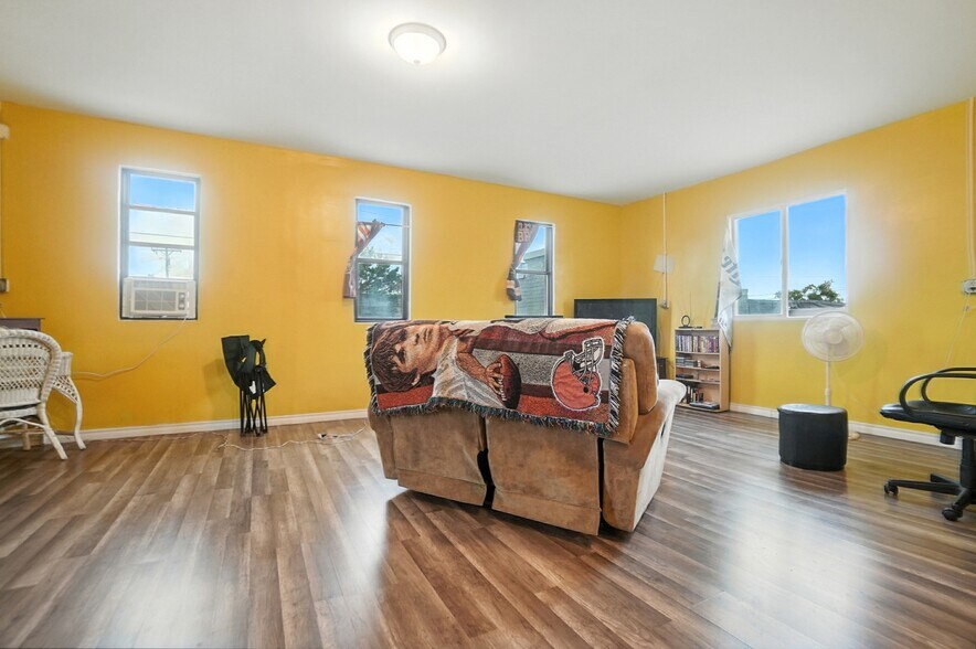 More Photos Of 603 S Broadway St, Dayton Warehouse For Sale