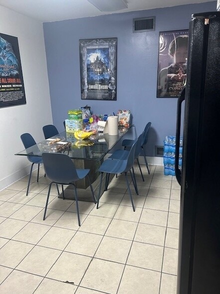 More Photos Of 12424 Gladstone Ave, Sylmar Manufacturing For Lease