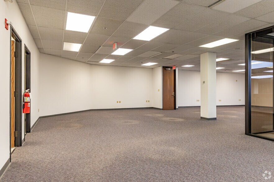 More Photos Of 100 E Campus View Blvd, Columbus Office For Lease