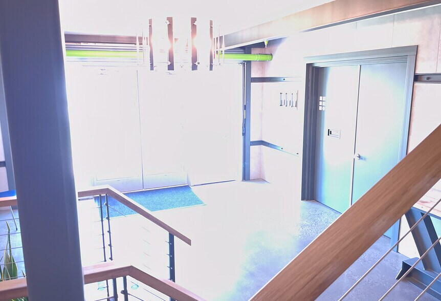 More Photos Of 21 Deforest St, Amityville Warehouse For Lease