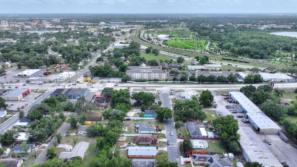 More Photos Of 905 W Memorial Blvd, Lakeland Auto Repair For Sale