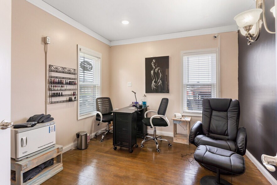 More Photos Of 565 S Meridian Rd, Youngstown Freestanding For Sale