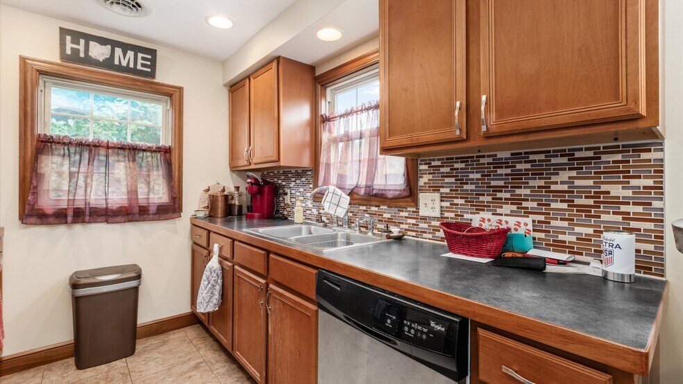 More Photos Of 120 W Main St, Somerset Flex For Sale