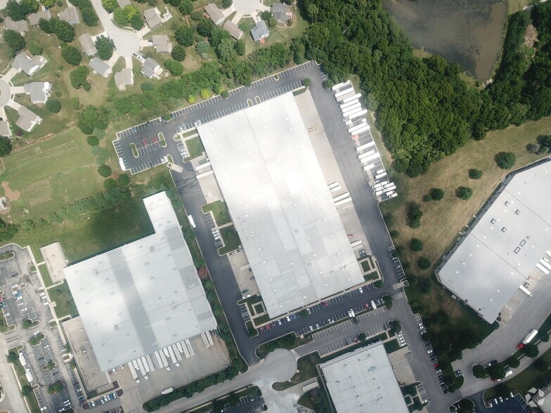 More Photos Of 7751 Nieman Rd, Shawnee Warehouse For Lease