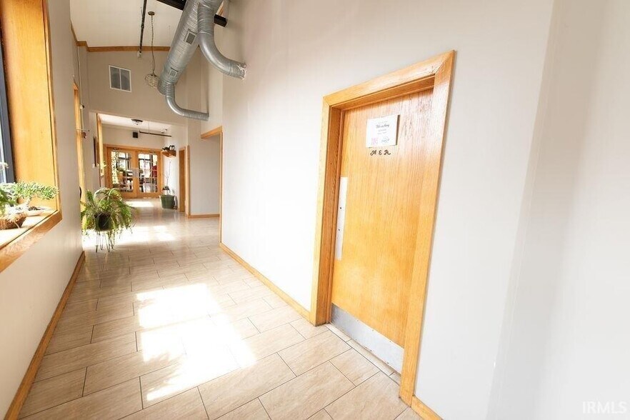 More Photos Of 409 S Walnut St, Bloomington Restaurant For Sale