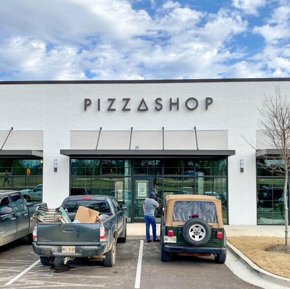 More Photos Of 81 Ed Perry Blvd, Oxford Restaurant For Lease