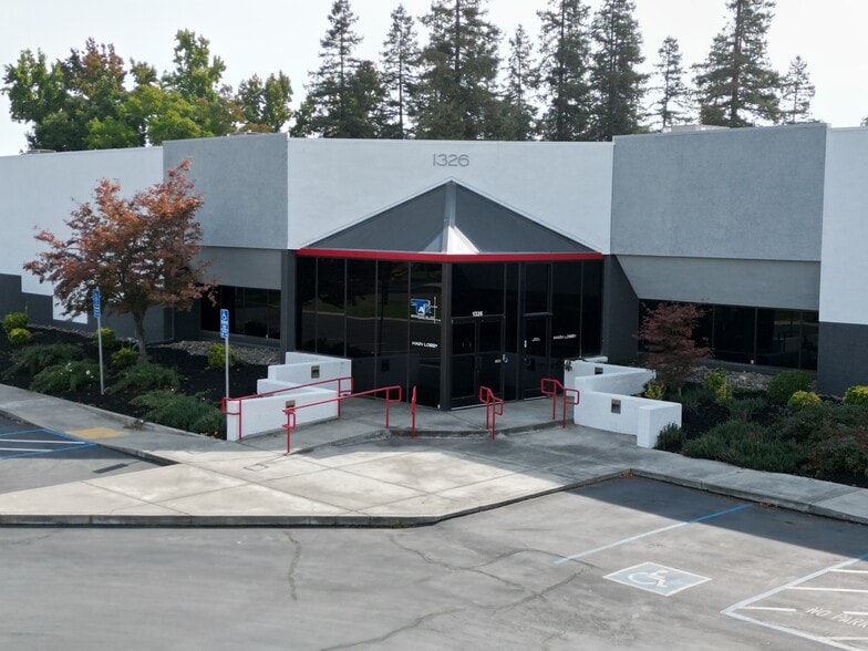 More Photos Of 1326-1340 N Market Blvd, Sacramento Industrial For Lease