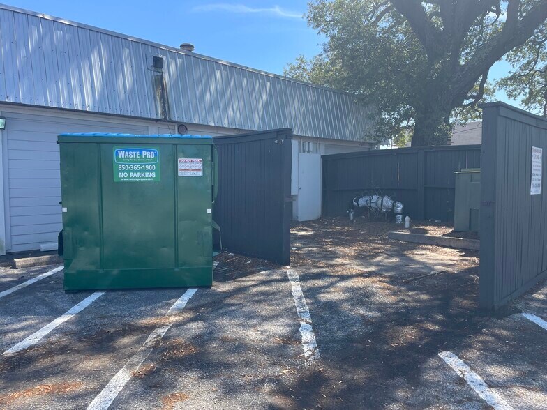 More Photos Of 905 E Gregory St, Pensacola Restaurant For Sale