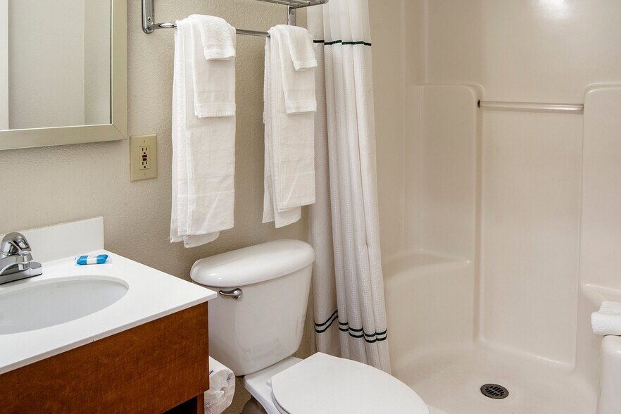 More Photos Of 3535 Fisher Rd NE, Salem Hotel For Sale