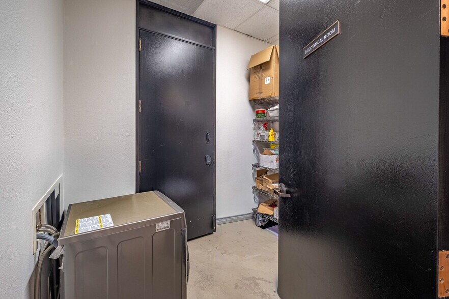 More Photos Of 550 N Golden Circle Dr, Santa Ana Office For Lease