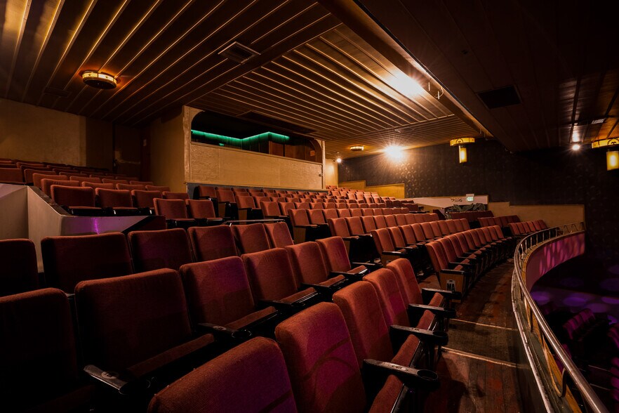 More Photos Of 143 SE H St, Grants Pass Theater Concert Hall For Sale