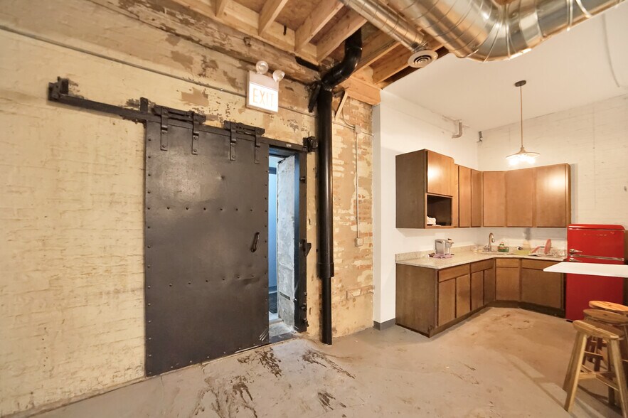 More Photos Of 3530 W Armitage Ave, Chicago Storefront Retail Residential For Lease