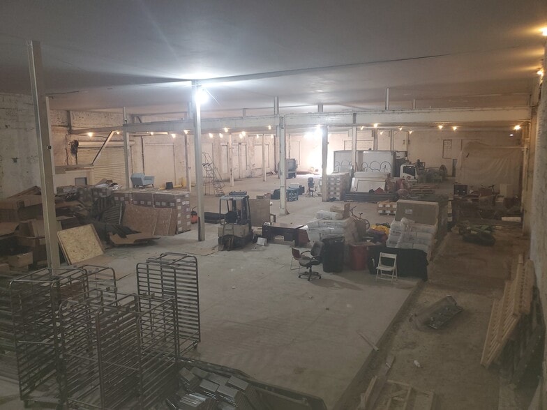 More Photos Of 335 Moffat St, Brooklyn Distribution For Lease