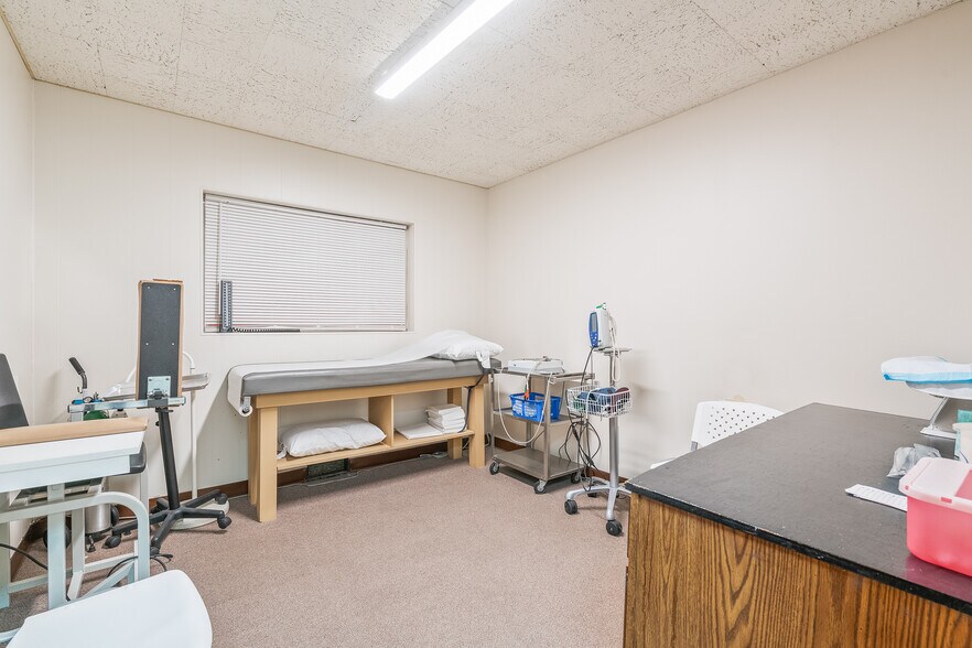 More Photos Of 13727-13739 S Huron River Dr, Romulus Storefront Retail Office For Sale