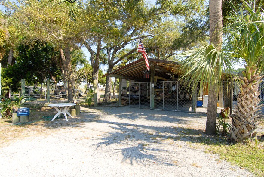 More Photos Of 2111 Sea Island Pky, Saint Helena Island General Retail For Sale