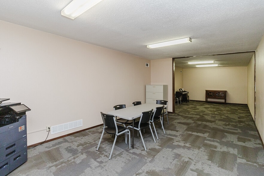More Photos Of 1319 E 17th Ave, Hutchinson Religious Facility For Sale