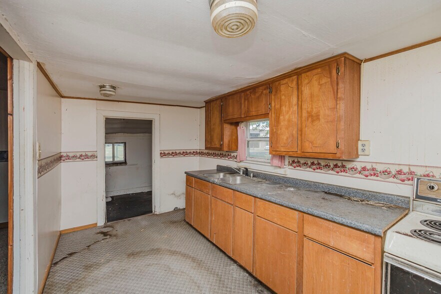 More Photos Of 1610 W 6th Ave, El Dorado General Retail For Sale