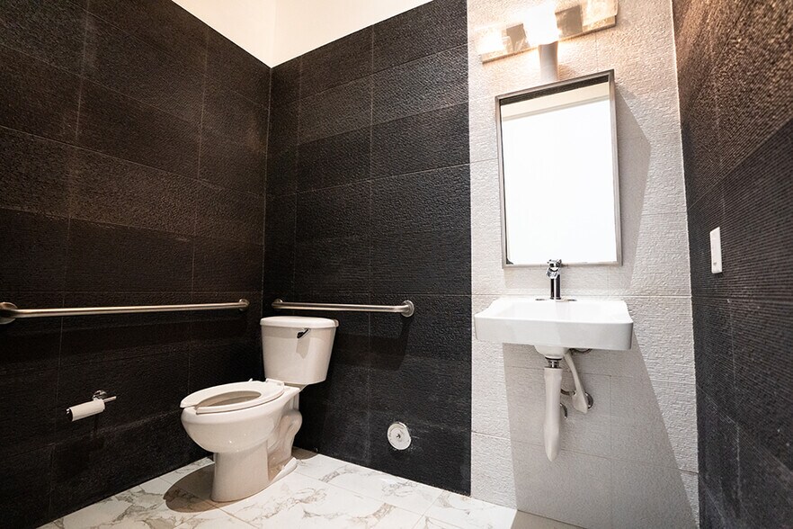 More Photos Of 1231 14th St, Miami Beach Storefront Retail Office For Lease