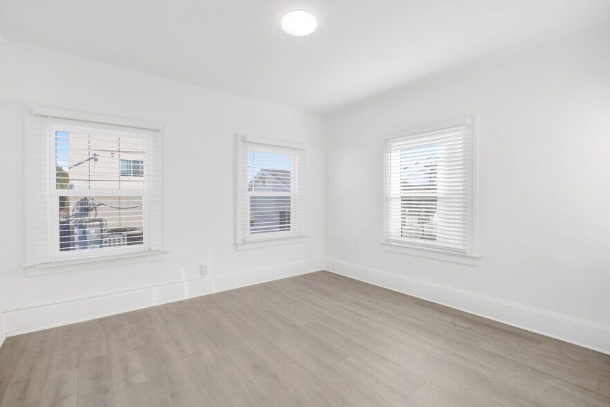 More Photos Of 548 N Kenmore Ave, Los Angeles Multifamily For Sale
