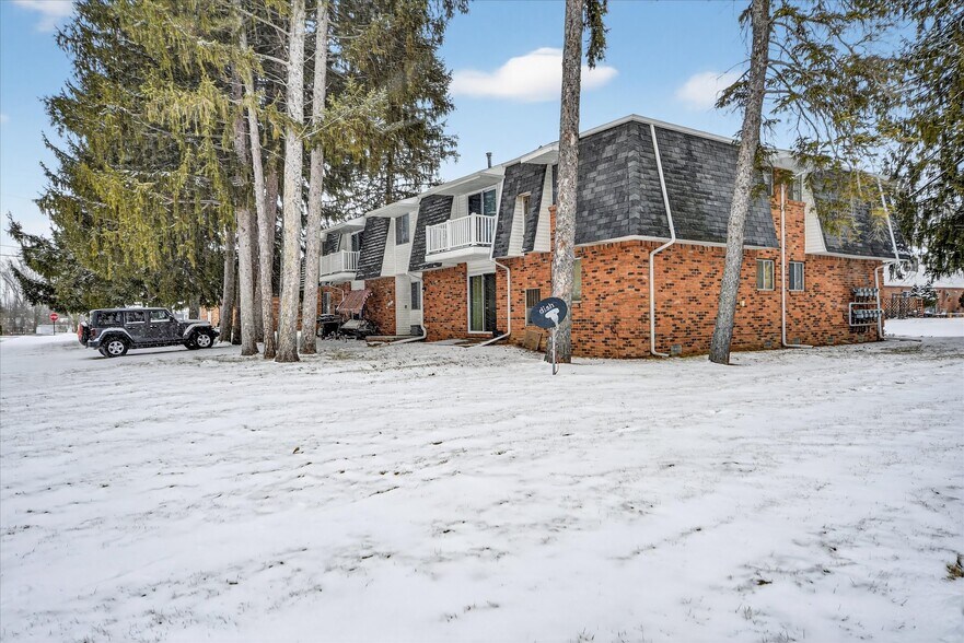 More Photos Of 240 Park St, Pinckney Apartments For Sale