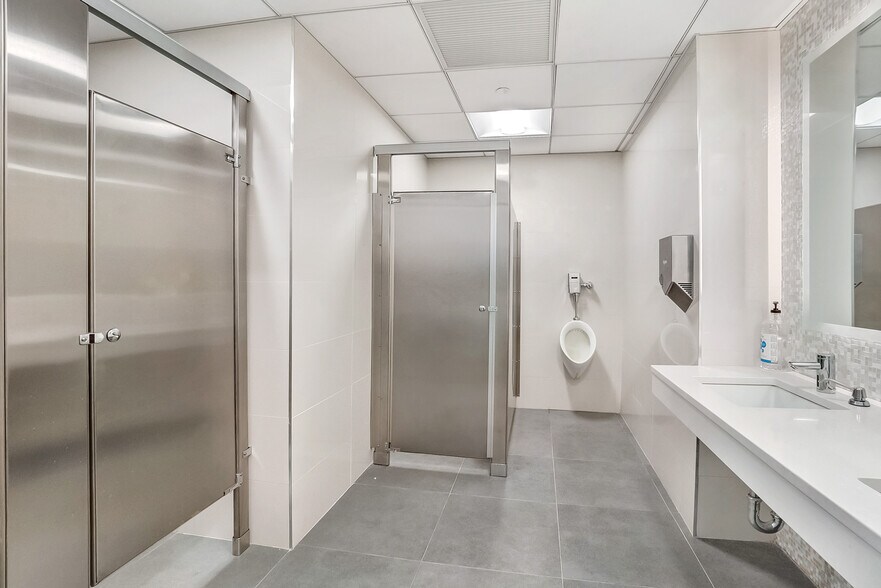 More Photos Of 1001 6th Ave, New York Office For Lease