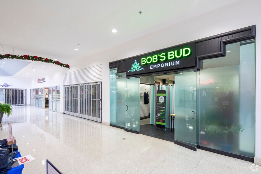 More Photos Of 417 Wellington St, St Thomas Freestanding For Lease