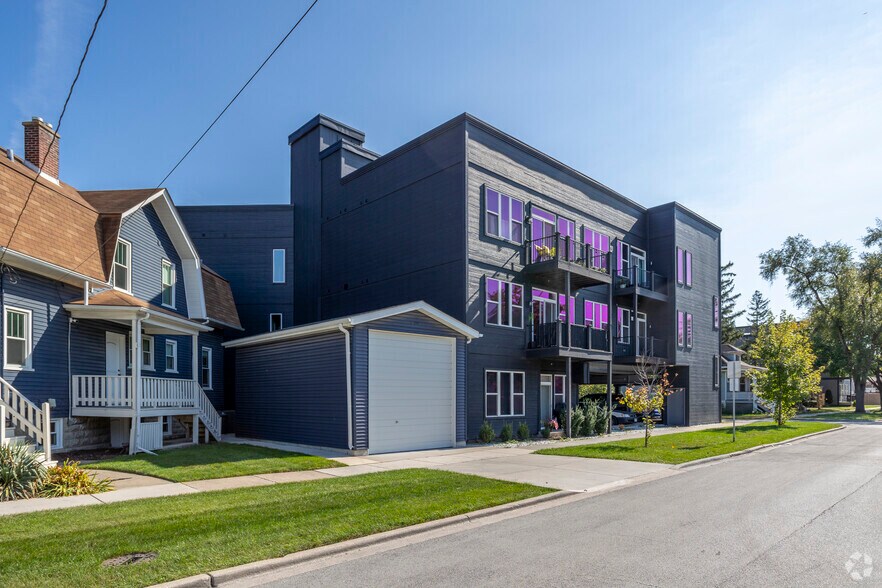 More Photos Of 3708 Grand Blvd, Brookfield Apartments For Lease