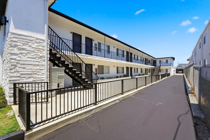 More Photos Of 17220 Grevillea Ave, Lawndale Apartments For Sale