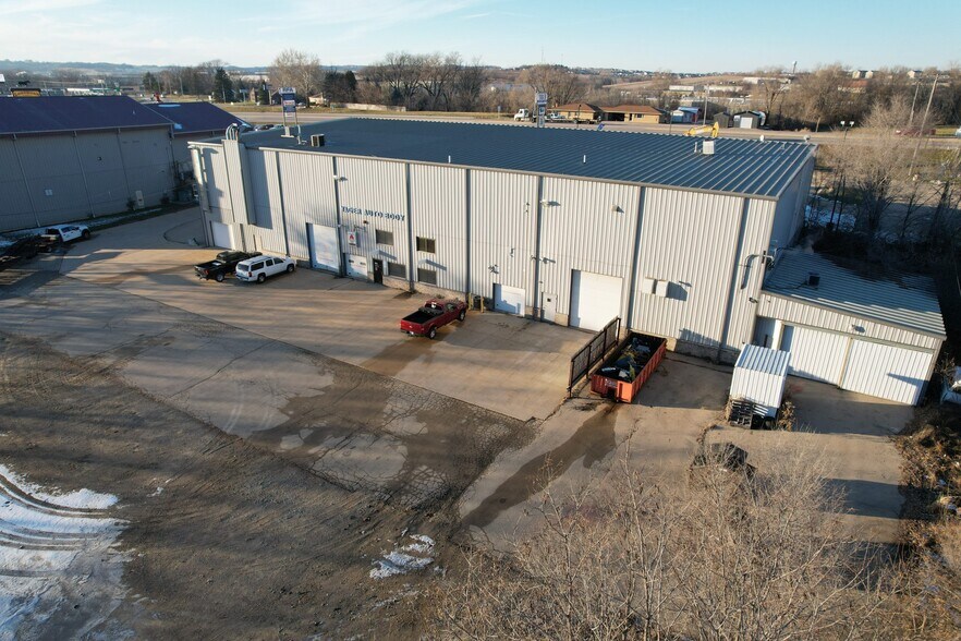 More Photos Of 4478-4488 Dodge St, Dubuque General Retail For Sale