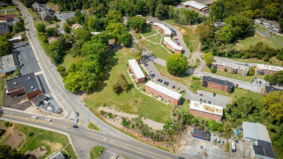 More Photos Of 132 Mesa Ln, Bristol Apartments For Sale