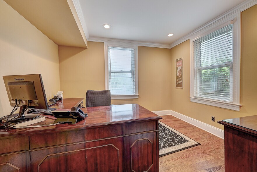 More Photos Of 24 Washington Ave, Chatham Office For Sale