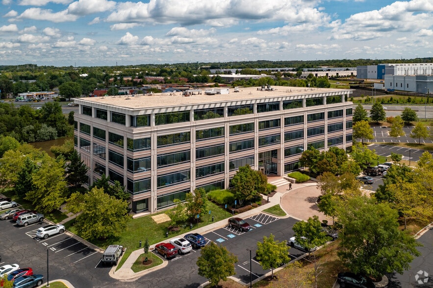More Photos Of 22970 Indian Creek Dr, Sterling Office For Lease