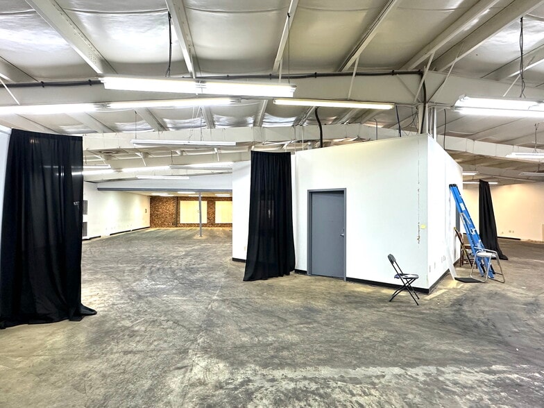 More Photos Of 130 S Fairview Rd, Rocky Mount Flex For Sale